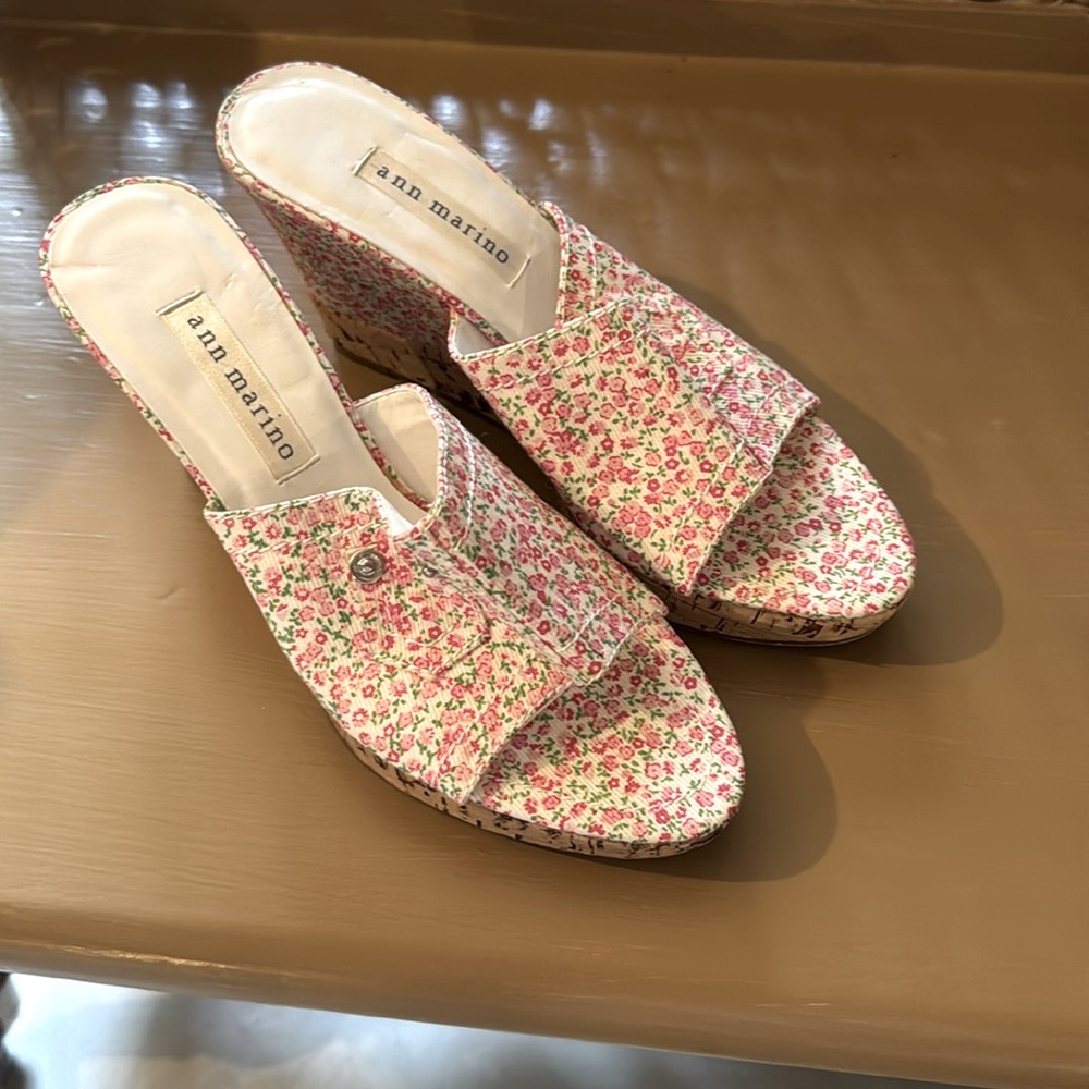 ANN MARINO BEAUTIFUL FLORAL CHINTZ PLATFORM MULES